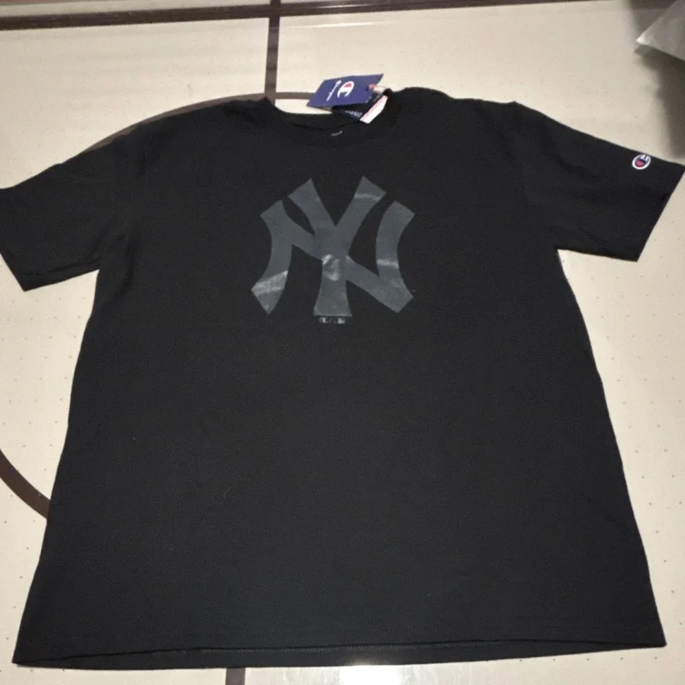 Champion New York Yankees Youth XL Black Graphic Print Short Sleeve T-Shirt - Picture 2 of 7